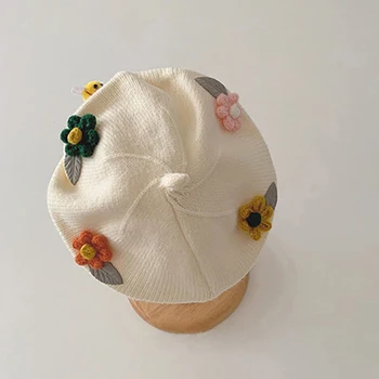 Шапки-береты SCEINRET для маленьких девочек, зимние теплые авторские шапки во французском стиле, классические шапочки-бини с 3D цветами, вязаными крючком